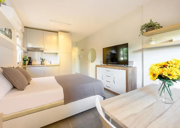 Studio, Center By 10tosea *